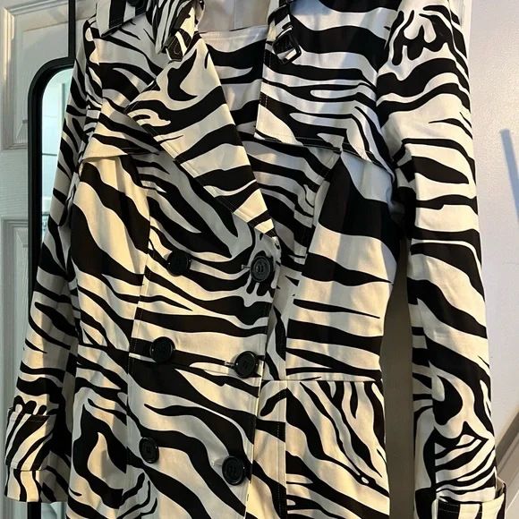 Cache Black and White Zebra Print Trench Coat size large - Picture 9 of 11